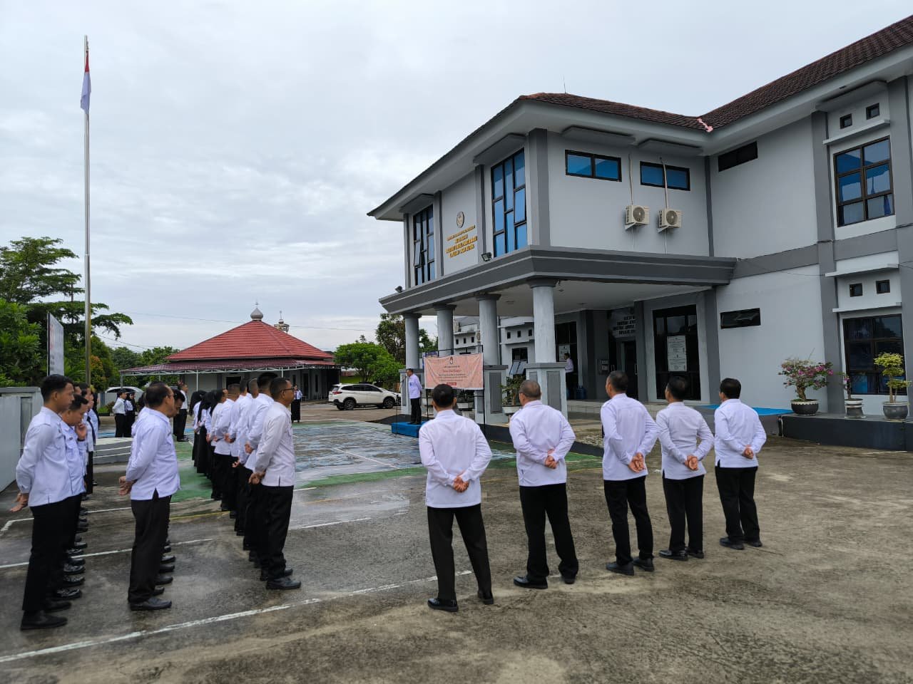 Apel Pagi penguatan Kinerja Pegawai. Kabid Dian Tekankan Fokus Kinerja Akhir Tahun, Disiplin Tugas, dan Kewaspadaan Bersama